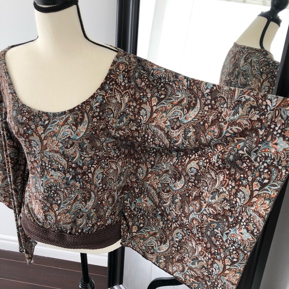 Stylish tops - Picture 2 of 3